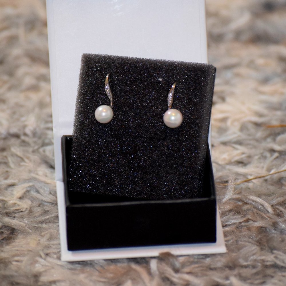 Cate & Chloe 18k White Gold Plated Freshwater Pearl Drop Earrings with Crystals